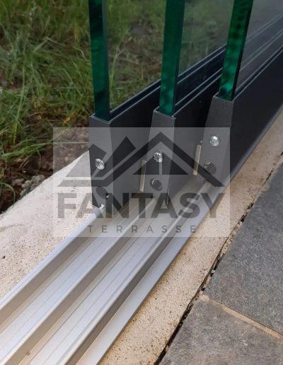 Glasschiebewand offen unten