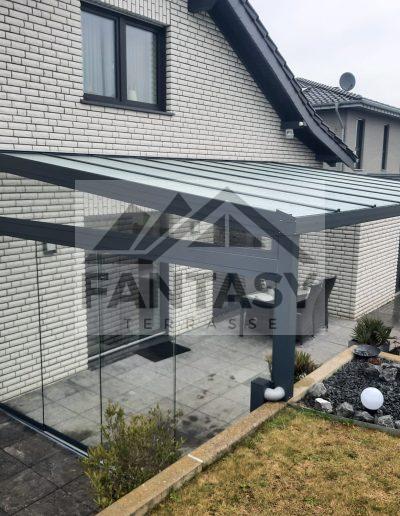 Terrassenüberdachung mit Glasschiebewand & Keilfenster